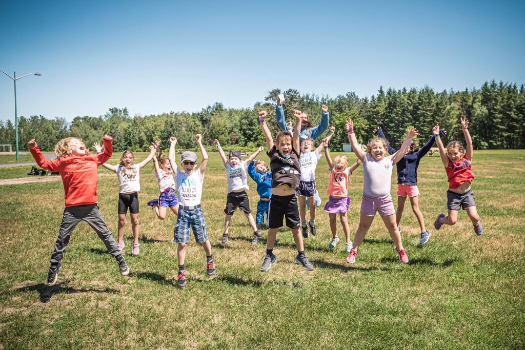 Course, enfants, jeunes, courir, grand club, balado, entraînement, Natacha, coureur, coureuse, défi